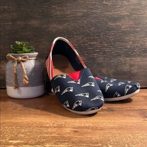 NFL New England Patriots Women's Slip-on Shoes Navy and Red Striped Patriots Fan